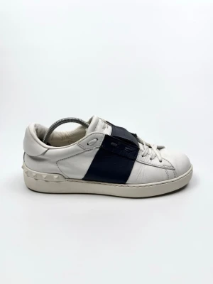 Valentino Open Sneakers - Valentino Garavani Open Sneakers | Storlek 40 | Skick 8/10 | Nypris ca 7 700 kr | 100% autentiska |