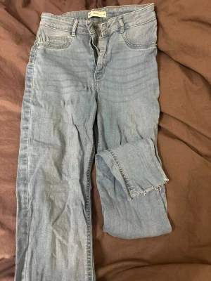 Jeans  - Molly jeans ifrån ginatricot 