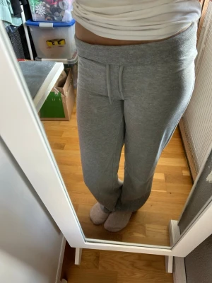 Mjukisbyxor  - Sköna mjukisbyxor från laget i storlek xs. Använd många gånger men fortfarande i mycket bra skick. Inga defekter som syns💗