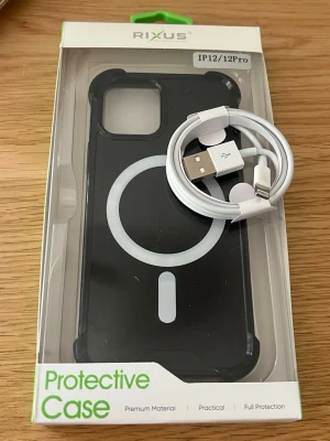 iPhone 12 Pro - iPhone 12 Pro 128 GB – Okej skick  * 128 GB lagring * Batteri bytt hos PhoneHero i september – håller fortfarande mycket bra * Allt fungerar som det ska förutom Face ID * Utloggad från iCloud, återställd och olåst * Helt nytt mobilskal och ny laddkabel ingår *  Kan skickas eller hämtas enligt överenskommelse.