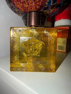 Versace Eros Eau de Parfum 100ml energy - Versace Eros eau de perfum 100ml 99,9ml kvar HAR ALDRIG ANVÄNTS FÖRUTOM ATT TESTA LUKTEN EN GÅNG 
