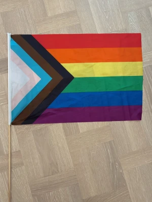 Pride flagga! - Säljer för att jag inte använder den ofta nog för att ta plats i mitt rum💖