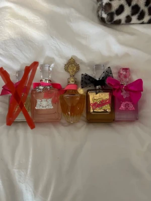 Juicy couture parfymer  - 4st juicy couture parfymer, tre av de är 100ml och den fjärde är 50ml. Kom privat för fler bilder
