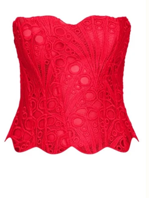 Röd corset - Jättefin röd corset från prettylittlething, endast testad. Säljer då den inte passar mig. Säljer den för 200 kr då jag har tappat bort det röda snöret till corseten  