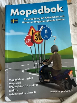 Moped bok teori  - För dig som ska ta am körkort! Klistermärkerma i är använda men text och bilder som ska läsas finns 