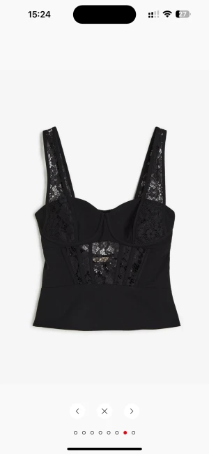 Topp - Hm - Helt oanvänd topp från hm, som är slutsåld på deras hemsida. Lapp finns kvar. Storlek 36 Ordinarie pris är 399 kr 💕🌸 Frakt tillkommer!