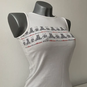 Linne - Fint vintage linne från märket ellesse, så unikt och gulligt med små teddy på 🫶🏻