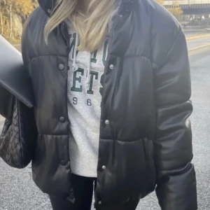 Dunjacka  - Jättefin jacka från Vero Moda i strolek S! Använd få gånger bara & är i bra skick❤️