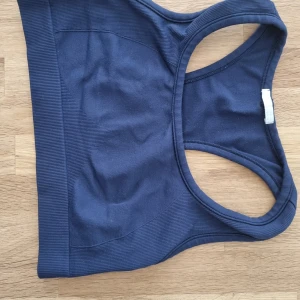 Sport bra XS - Sport BH in used, but good condition. Size XS. I am selling it because the size is not good for me anymore. Combined shipping applies.