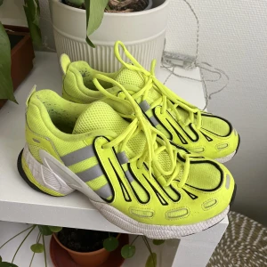 Adidas skor - Gula adidas skor