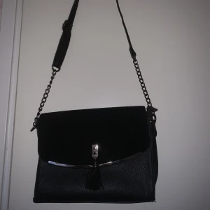 Väska  - Buda priset, säljs billigt 