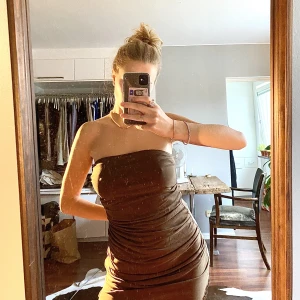 Kort klänning - Kort klänning i jättefin brun nyans. Helt oanvänd