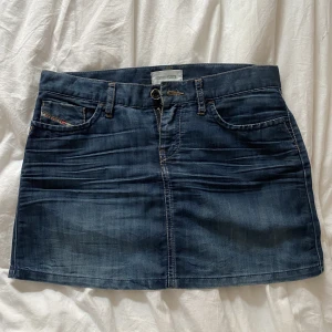 Lågmidjad jeanskjol - Supersnygg lågmidjad jeanskjol från diesel i storlek XS!💗
