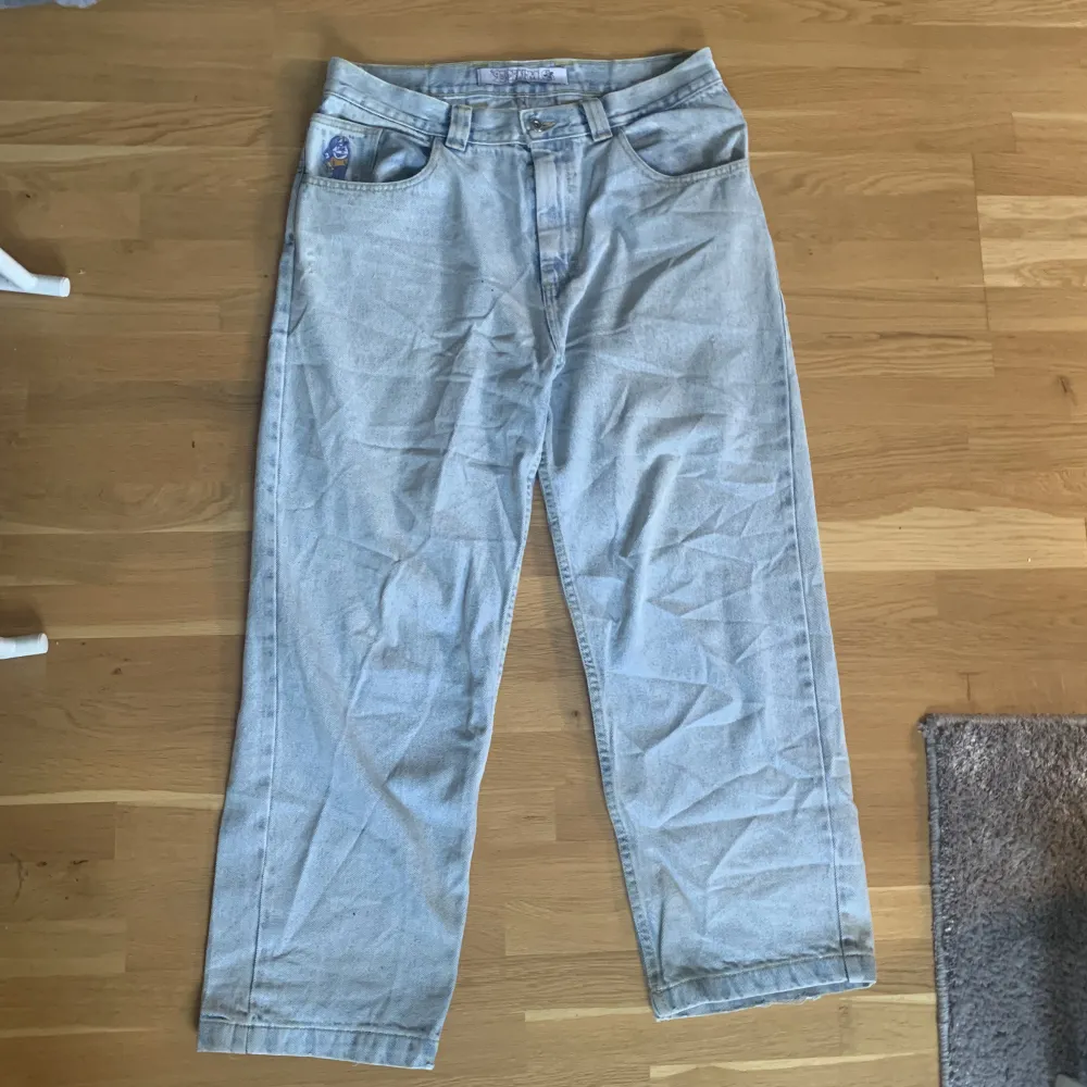 Ett par polar 93 jeans köpta hör på plick, har andvänds ganska mycket . Jeans & Byxor.