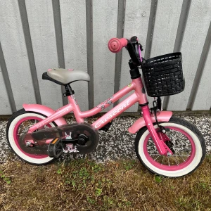 Barn - cykel  - Utmärkt som första cykel ! 