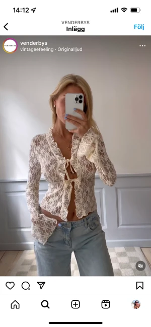 Spets topp - Spets topp med mesh, lappen kvar så endast testad 👌Den svarta!! Nypris ca 950 kr 