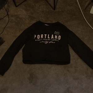 Tjock tröja - Svart tjock tröja super fint skick och aldrig använd 