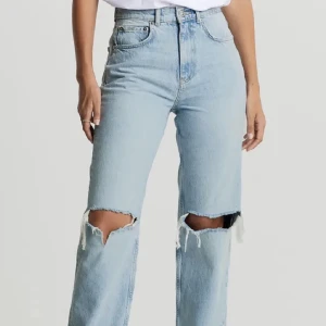 Gina Tricot 90s jeans - Säljer dessa då jag aldrig använt de💗skriv till mig för fler bilder