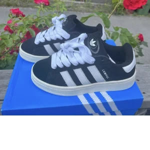 Adidas campus 00s - Intressekoll bara på mina adidas campus 00s. NYA Lånad bild 