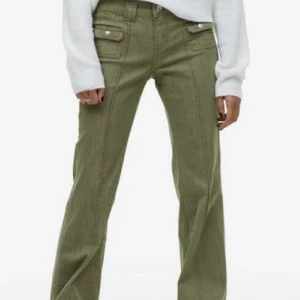 Byxor  - Byxor från HM storlek 38  Använda 1 gång då dem är lite för små  😊 möts upp i Sthlm. Obs inget byte :) 