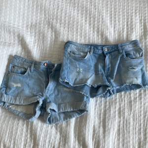 2 st jeans shorts kan säljas i par eller separat. Båda är ifrån hm tror jag och är i samma storlek. 8/10 i skick men ändå använda rätt så mycket. Säljer båda för 100kr och 70kr för ett par