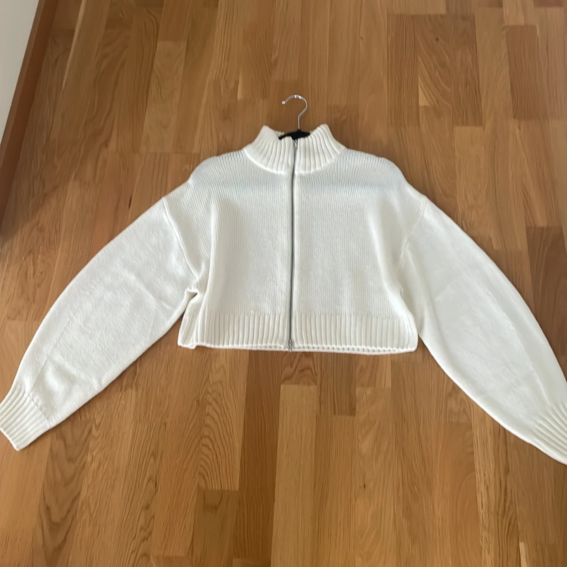 Vit stickad tröja  - 90