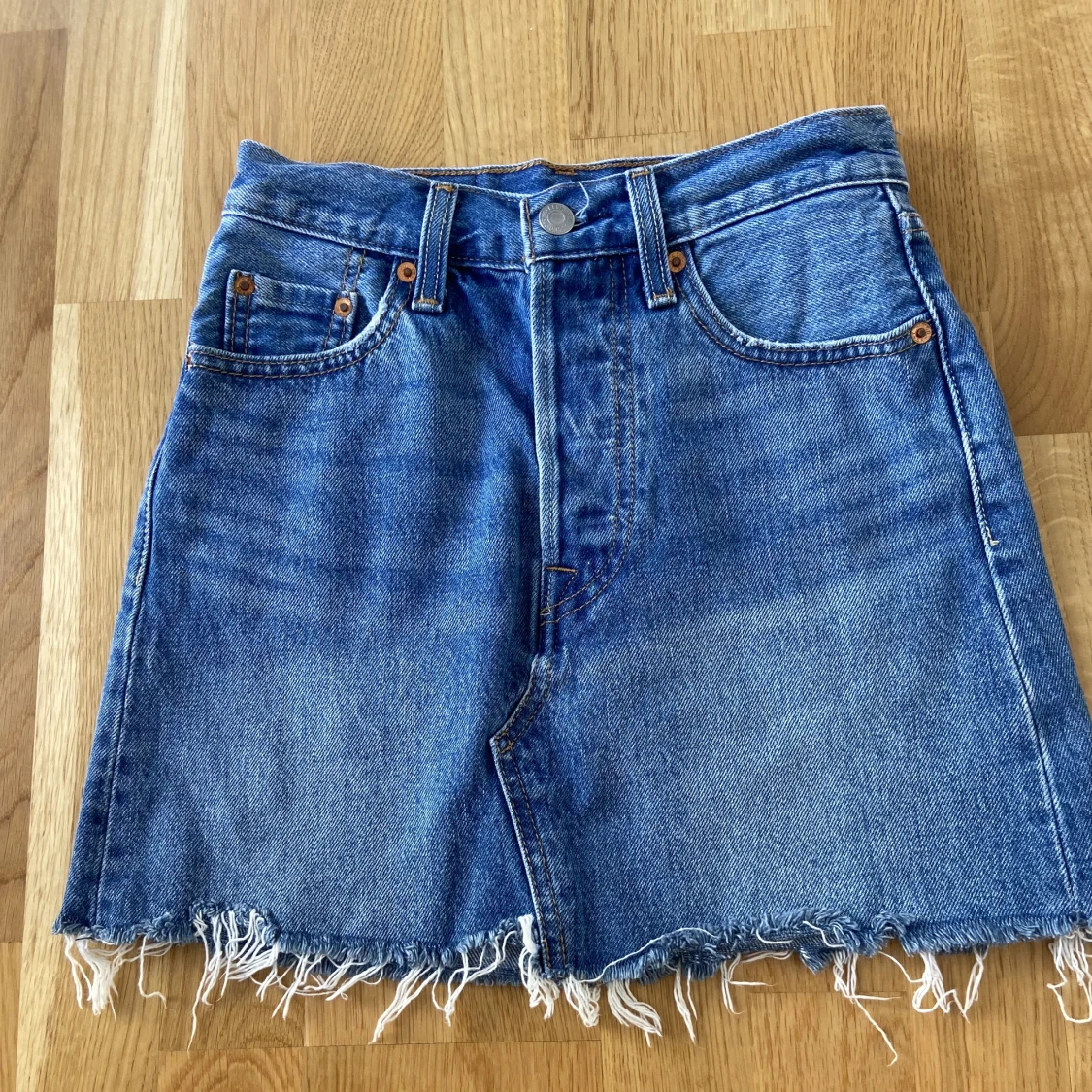 Jeanskjol från levis 