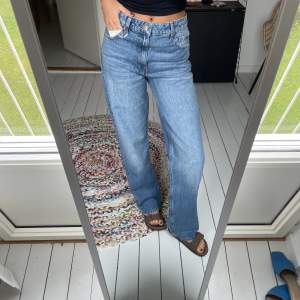 Jeans från bershka, midwaist  Oanvända med prislappen kvar