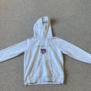 Gant hoodie  - Säljer min gant hoodie då den är för liten💕nypris 700 kr