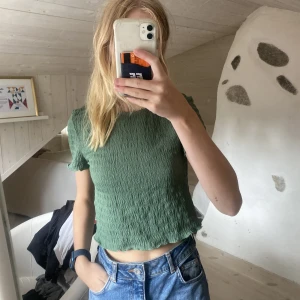 Grön topp - Grön topp som sitter super bra. Lite liten i storleken, jag har vanligtvis S 💗