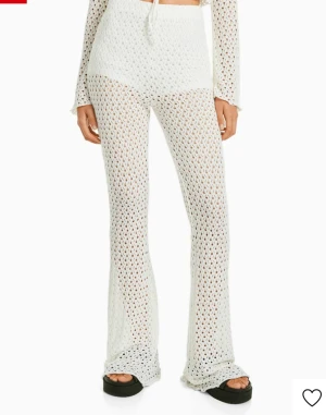 Virkade byxor - Säljer nu dessa skiiit snygga byxor då dom tyvärr inte passar mig. Byxorna är helt oanvända och lite mindre i storleken men långa i benen