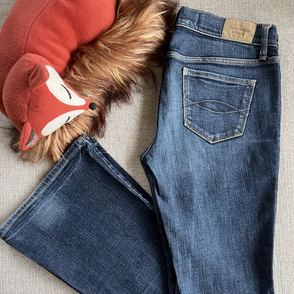 Abercrombie and Fitch 💕 Flare jeans, Madison Midjemått: 37cm  Innerbenslängd: 75cm Storlek W26 L31 . Jeans & Byxor.