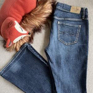 Abercrombie and Fitch 💕 Flare jeans, Madison Midjemått: 37cm  Innerbenslängd: 75cm Storlek W26 L31 