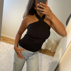 Zara blus - Säljer denna populära Zara toppen i super bra skick! 🖤 