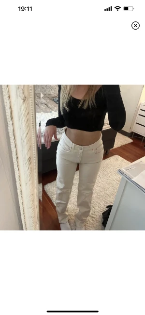 Byxor - Köpte av en tjej här på plick men dom var tyvärr för stora för mig. Så jag säljer dom vidare🫶🏻