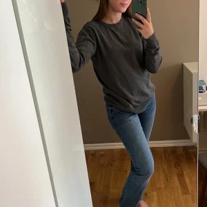 Mysig tröja - Super fin till en kjol eller annat. Super mysig och långa ärmar🤩