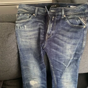 jeans replay - som är oanvönd 