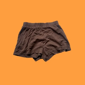 Mjukisshorts - Jättebekväma shorts från Monki som passar perfekt som myskläder eller pyjamas! Stora i storleken. Snarare M än S.
