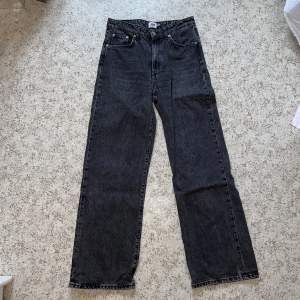 Svarat vida jeans från lager 157 i modellen boulevard, köparen står för frakten och priset går att förhandla 
