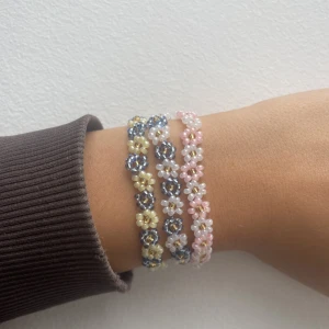 Armband  - 45kr/st💖 går att få i vilken färg du vill 🤩