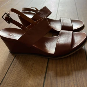 Sandaler - Som nya i brunt skinn