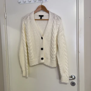 Stickad cardigan - Stickad cardigan, aldrig använd