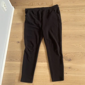 Mamma byxor  - Mamma Kostymbyxor bra skick, har använt sparsamt under graviditeten. 