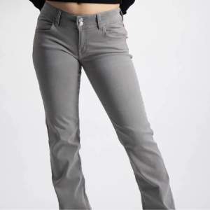Ett par jätte fina går jeans ifårn Gina , low waist, ny pris ca 350✨