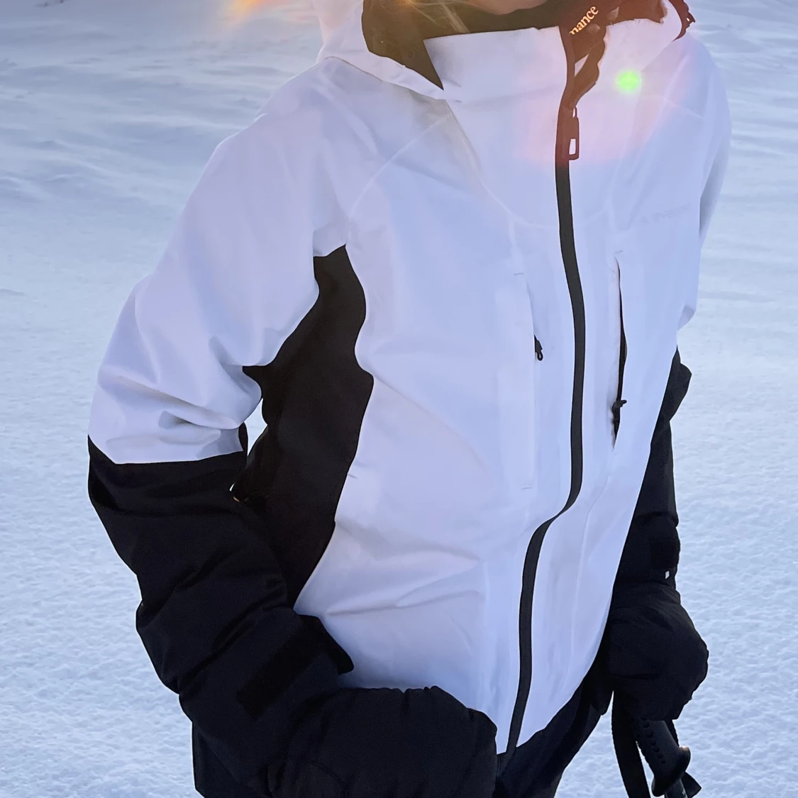 Vit,svart skidjacka