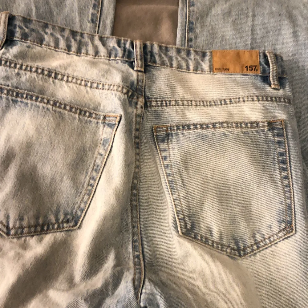 Fina jeans från lager157 i storlek M säljes de är använda men i fint skick💕 Köparen står för frakten . Jeans & Byxor.