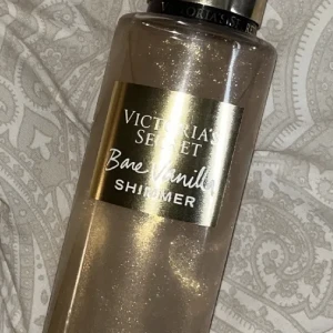 Parfym Vicktoria secret  - Oanvänd . Köpte den men ångrade sedan mig. Bor i en annan stad så kunde inte lämna tillbaka.  Tänker att någon annan ska få användning för den ☺️  Det var innan Vicktoria secret la ner i Sverige. 