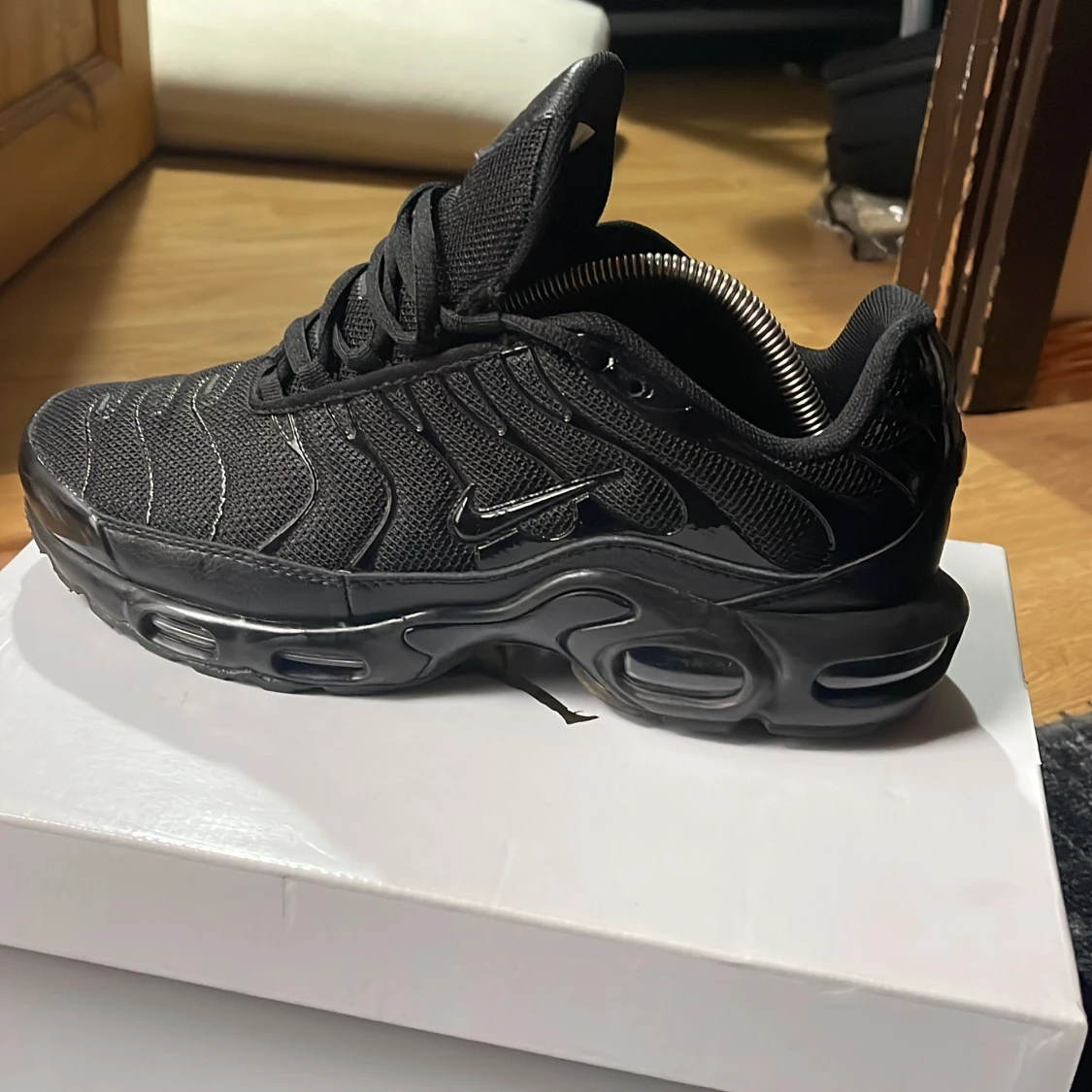 Nike air max plus svart 