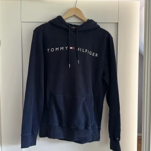 Hoodie - Säljer denna då jag knappt använder hoodies.