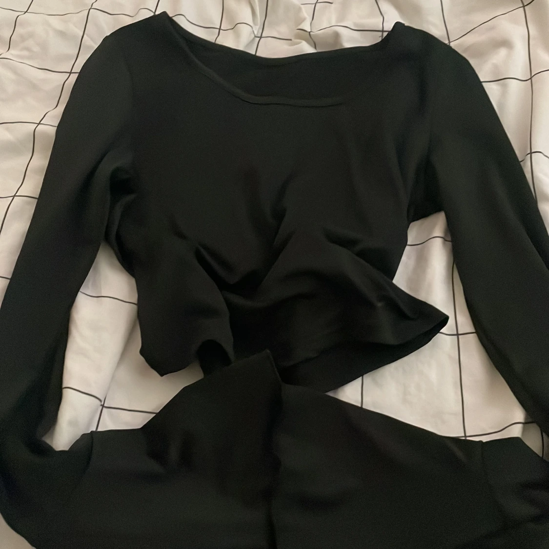 Lång armad svart tröja